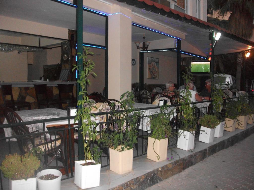 Delphin Hotel Side Exterior photo